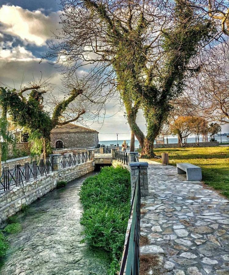 Nafpaktos Beach Luxury Suites 外观 照片
