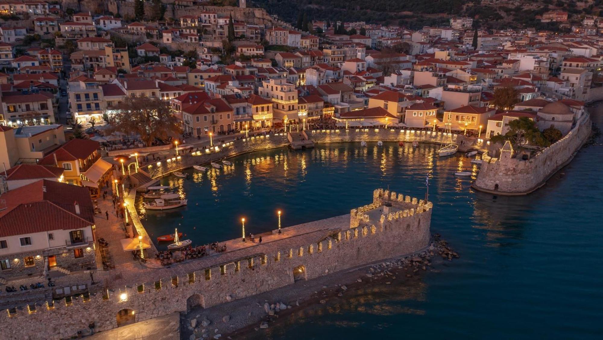 Nafpaktos Beach Luxury Suites 外观 照片